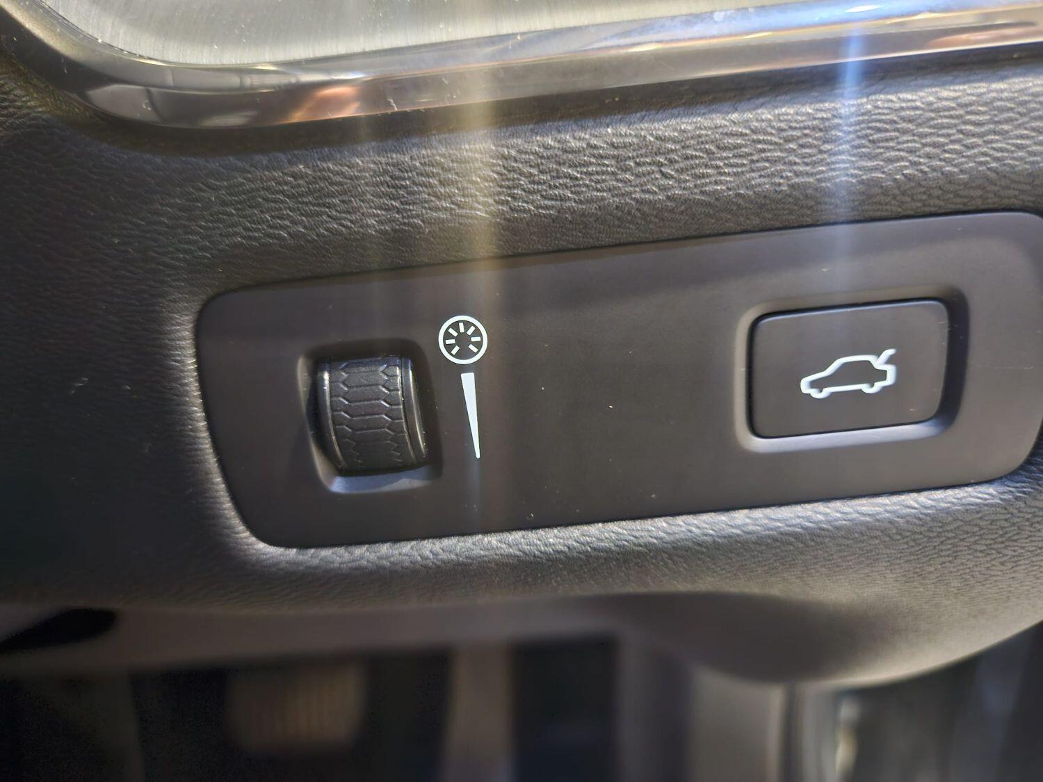 Used Volvo XC60 2017 for sale - 76305523: Photo 19