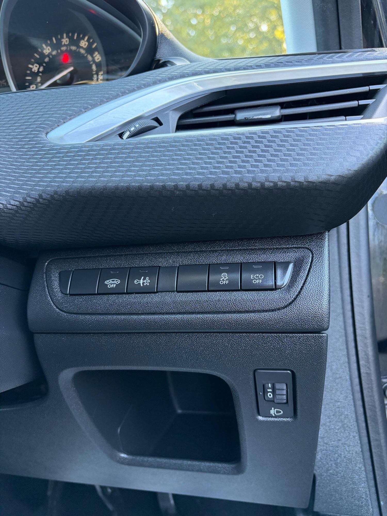 Used Peugeot 2008 2017 for sale - 76925976: Photo 30