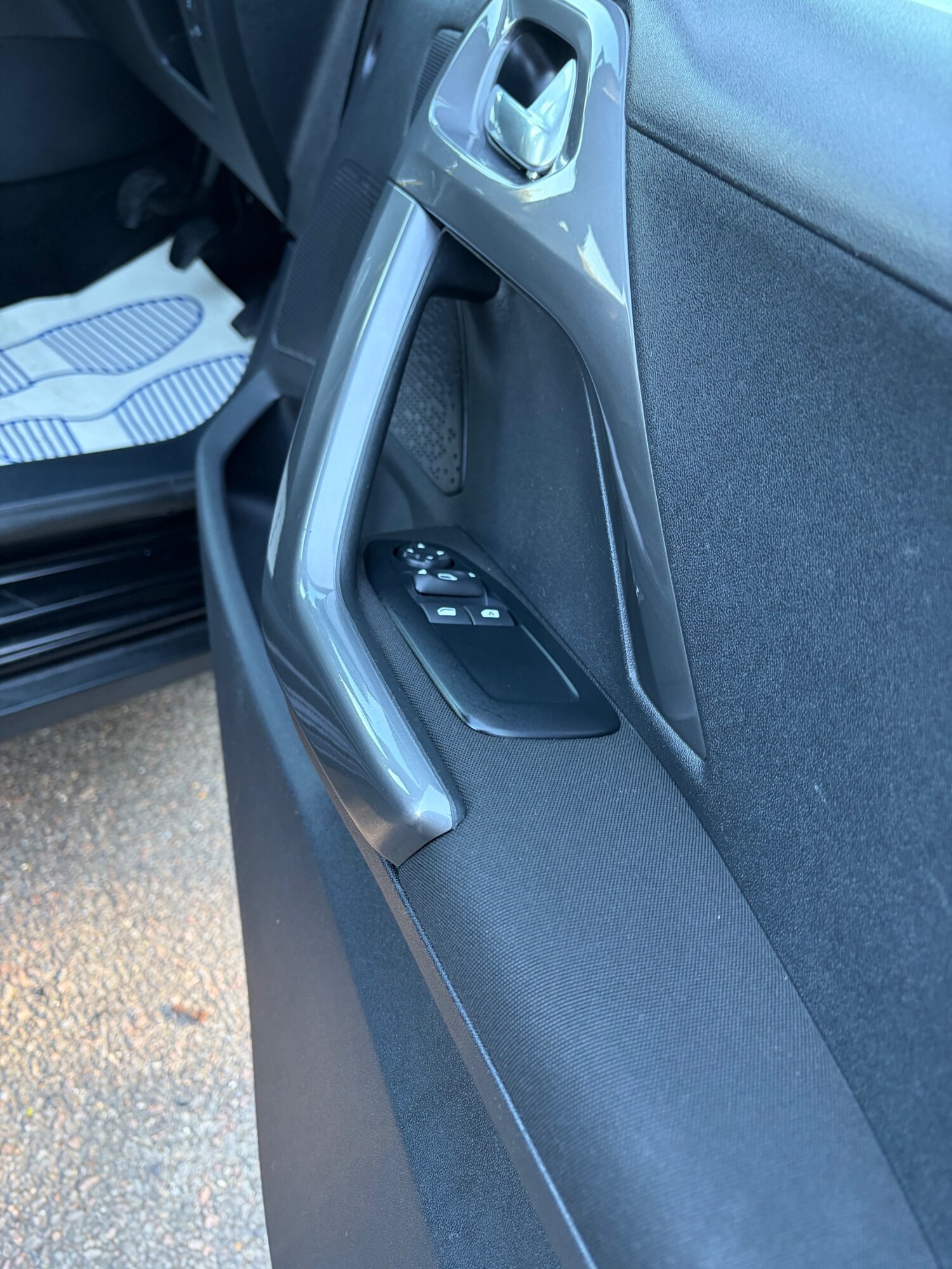 Used Peugeot 2008 2017 for sale - 75970935: Photo 28