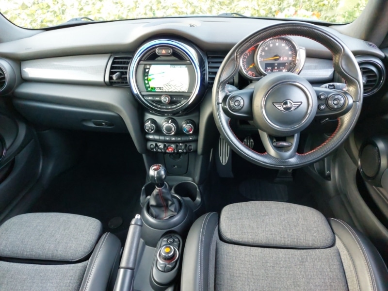 Used MINI Convertible 2018 for sale - 76639489: Photo 2