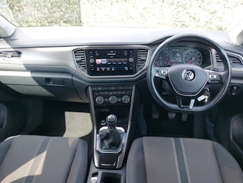 Used Volkswagen T-Roc 2019 for sale - 75686980: Photo