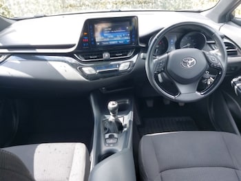 Used Toyota C-HR 2017 for sale - 78762854: Photo