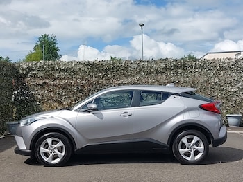 Used Toyota C-HR 2017 for sale - 78762854: Photo