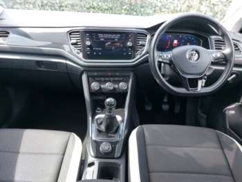Used Volkswagen T-Roc 2018 for sale - 74988606: Photo