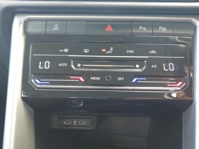 Used Volkswagen T-Roc 2023 for sale - 77816358: Photo 17