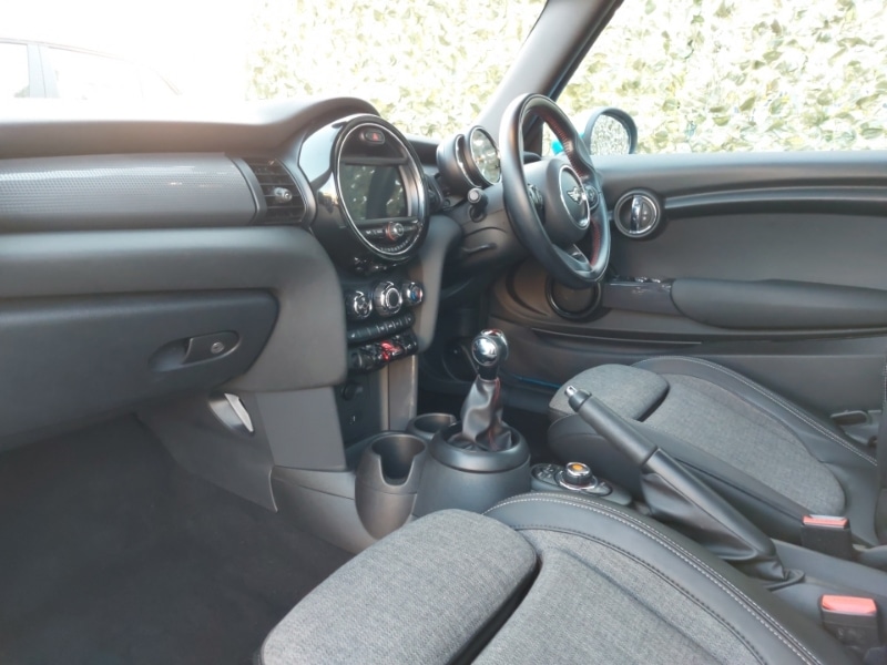 Used MINI Convertible 2018 for sale - 76880050: Photo 5