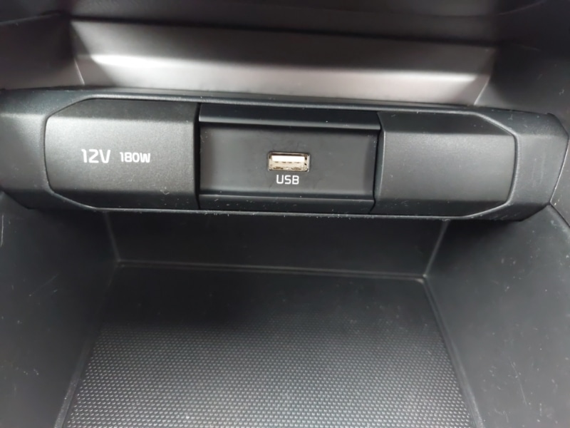 Used Kia Stonic 2023 for sale - 76465301: Photo 19