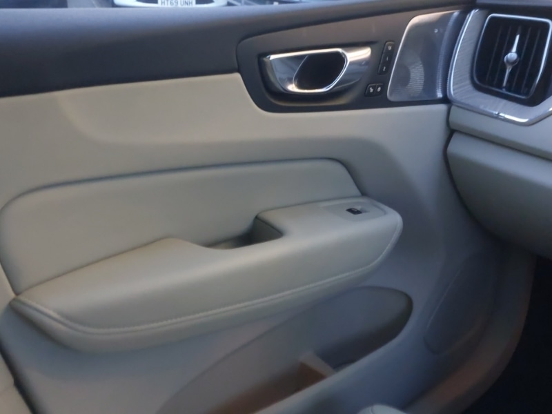 Used Volvo XC60 2022 for sale - 77126104: Photo 11