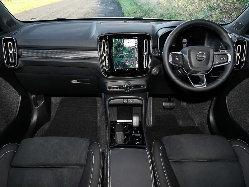 Used Volvo XC40 2025 for sale - 76199377: Photo 2