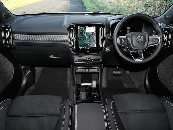 Used Volvo XC40 2025 for sale - 76199377: Photo 2