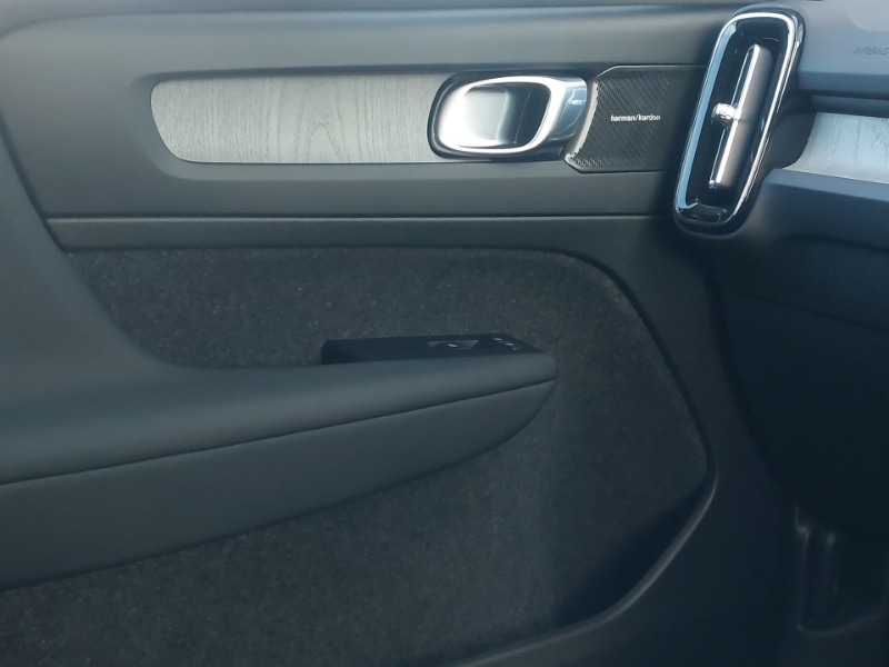 Used Volvo XC40 2025 for sale - 77324912: Photo 11