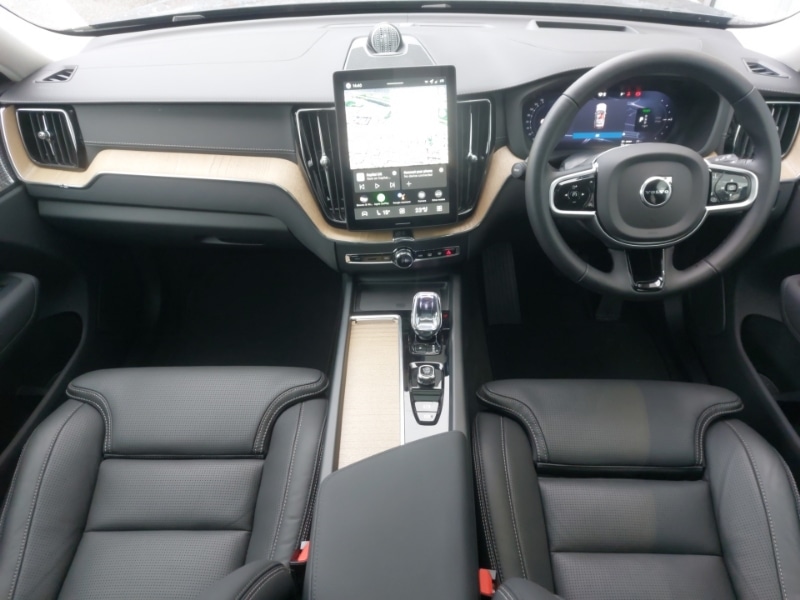 Used Volvo XC60 2025 for sale - 76540492: Photo 2