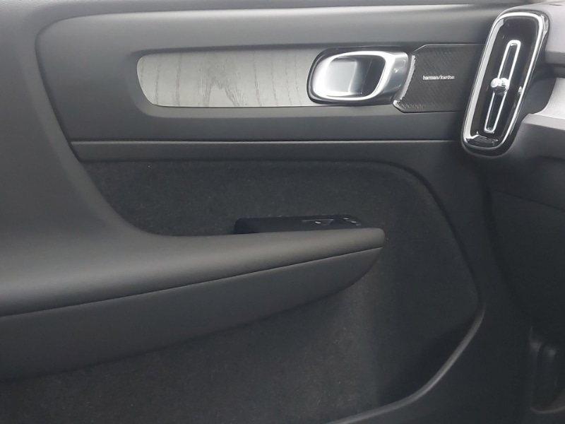 Used Volvo XC40 2025 for sale - 78079821: Photo 11