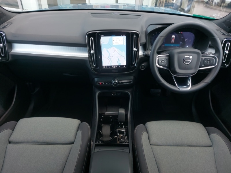 Used Volvo XC40 2023 for sale - 76121042: Photo 2