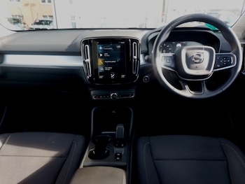 Used Volvo XC40 2021 for sale - 75989129: Photo 2