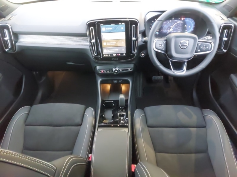 Used Volvo XC40 2025 for sale - 77366629: Photo 2