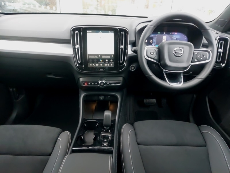 Used Volvo XC40 2025 for sale - 77467032: Photo 2