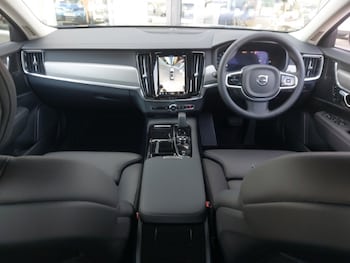 Used Volvo V90 2025 for sale - 75576057: Photo