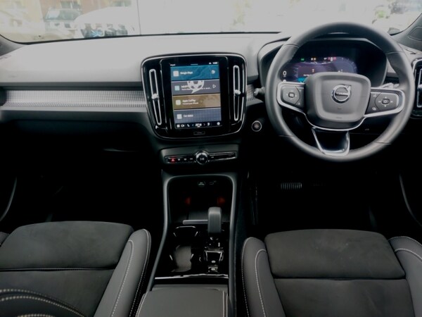 Used Volvo XC40 2024 for sale - 76271918: Photo 2