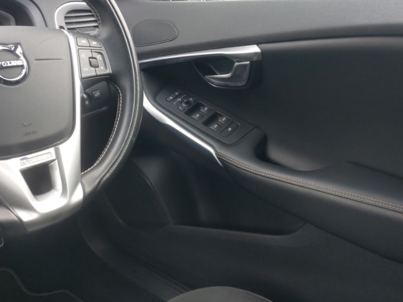 Used Volvo V40 2019 for sale - 76537260: Photo 10