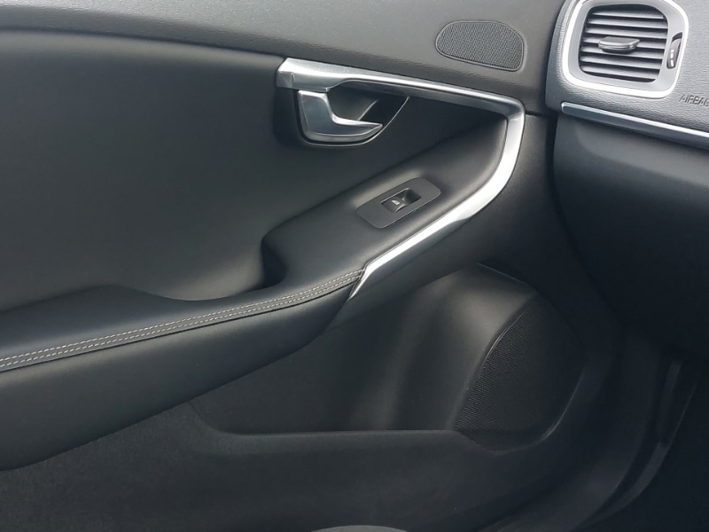 Used Volvo V40 2019 for sale - 76537260: Photo 11