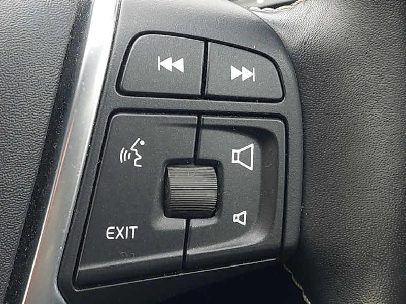 Used Volvo V40 2019 for sale - 76537260: Photo 14