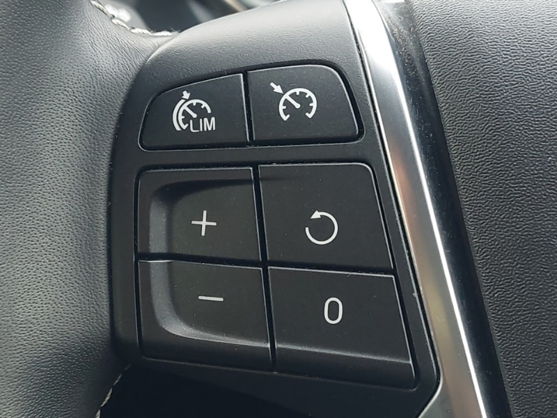 Used Volvo V40 2019 for sale - 76537260: Photo 15