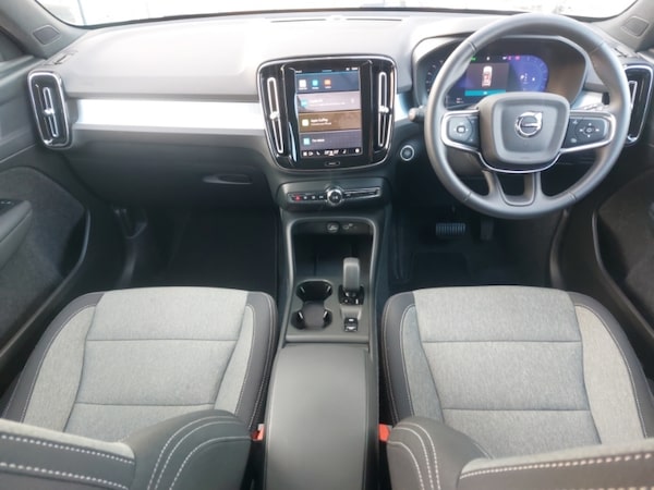 Used Volvo XC40 2024 for sale - 75702362: Photo 2
