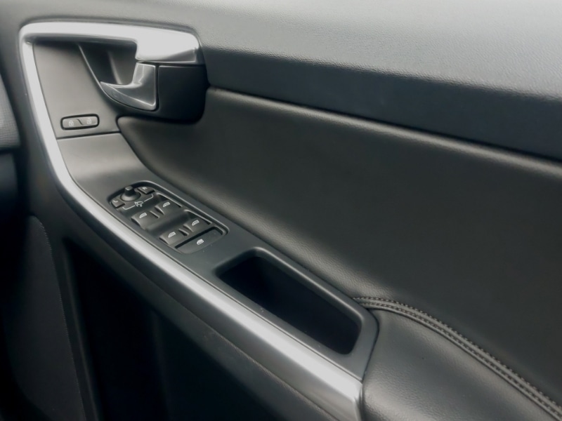 Used Volvo XC60 2017 for sale - 76596760: Photo 10