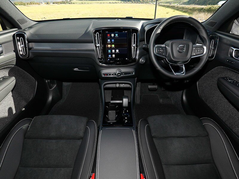 Used Volvo XC40 2025 for sale - 76199509: Photo 2