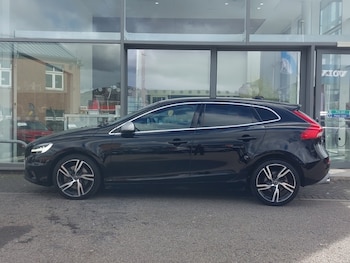 Used Volvo V40 2019 for sale - 79382896: Photo