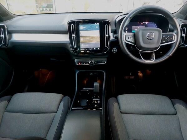 Used Volvo XC40 2022 for sale - 76325792: Photo 2