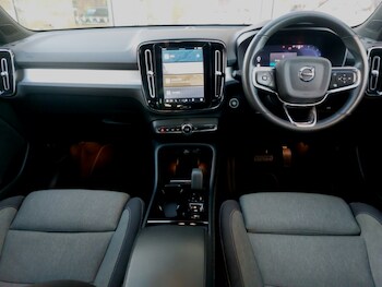 Used Volvo XC40 2022 for sale - 76325792: Photo 2