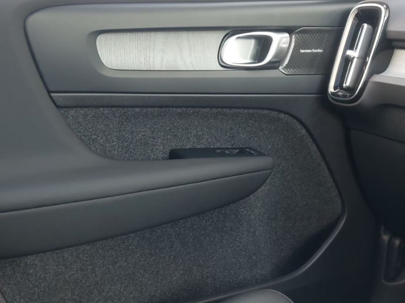 Used Volvo XC40 2025 for sale - 77299649: Photo 11