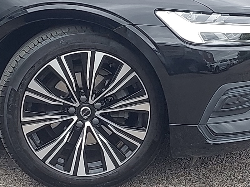 Used Volvo V60 2023 for sale - 76983551: Photo 9