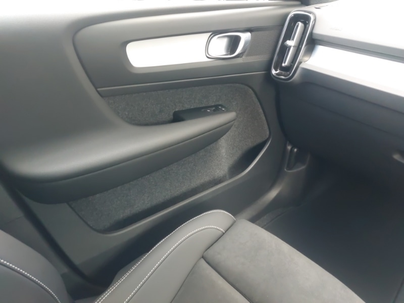 Used Volvo XC40 2025 for sale - 77453949: Photo 11