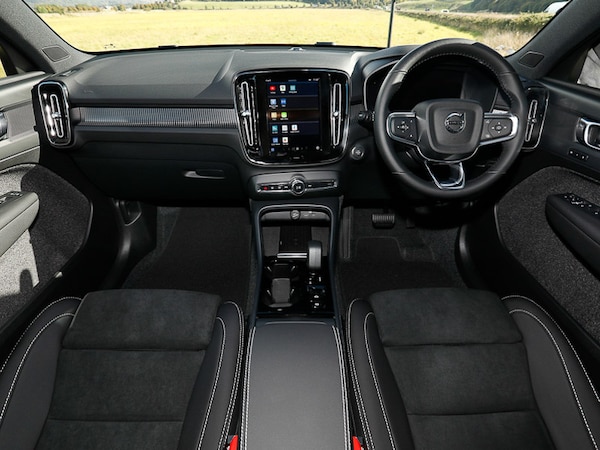 Used Volvo XC40 2025 for sale - 76199535: Photo 2