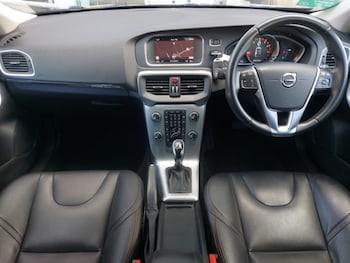 Used Volvo V40 2019 for sale - 76427414: Photo