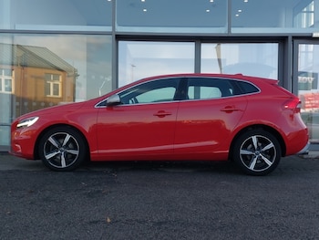 Used Volvo V40 2019 for sale - 76435347: Photo