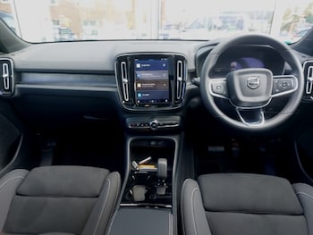 Used Volvo XC40 2023 for sale - 75550948: Photo