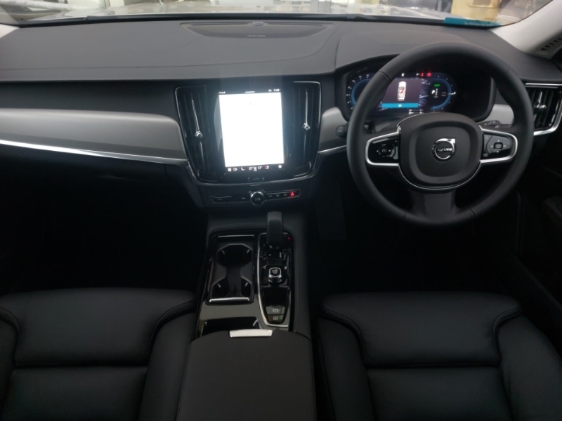 Used Volvo V90 2025 for sale - 78151536: Photo 2