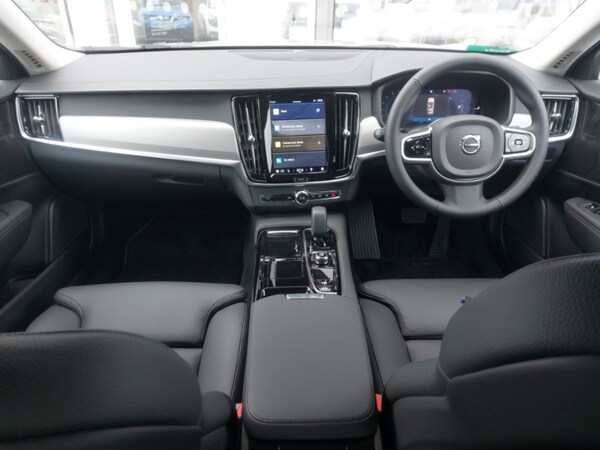 Used Volvo V90 2025 for sale - 75605535: Photo 2