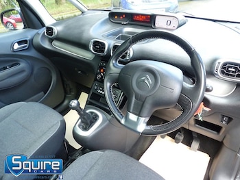 Used Citroen C3 Picasso 2017 for sale - 76906085: Photo