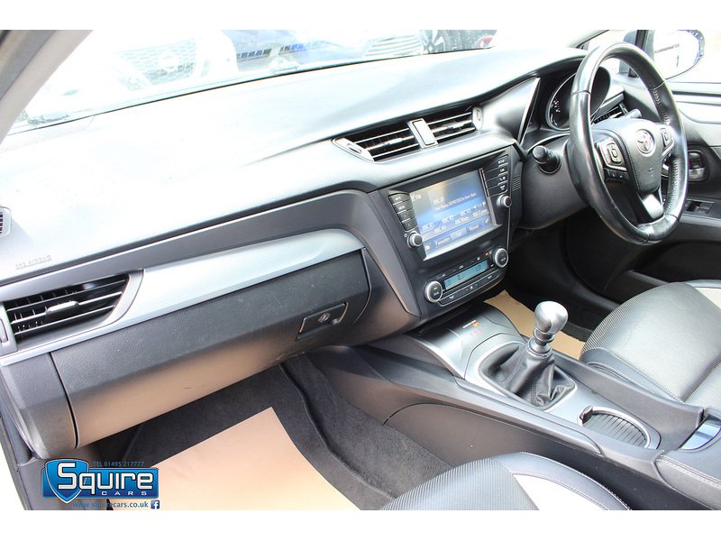 Used Toyota Avensis 2016 for sale - 76106335: Photo 2