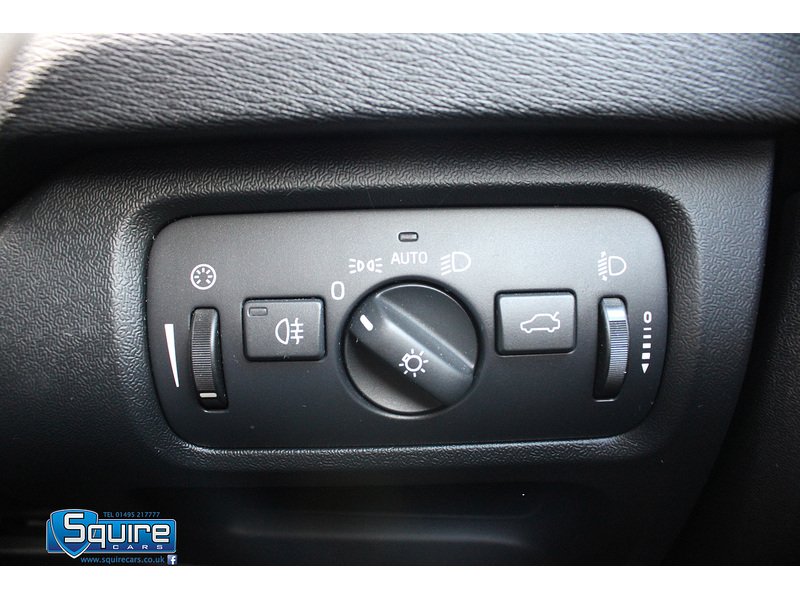 Used Volvo V40 2015 for sale - 76330455: Photo 11