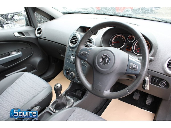 Used Vauxhall Corsa 2011 for sale - 75969120: Photo 2