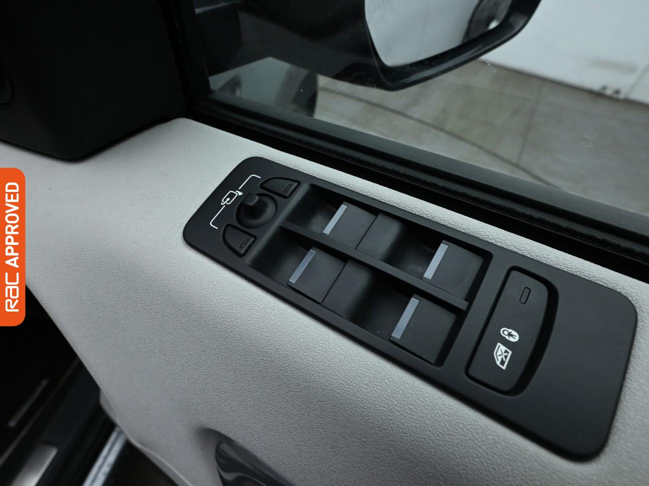 Used Land Rover Discovery Sport 2015 for sale - 77159539: Photo 26