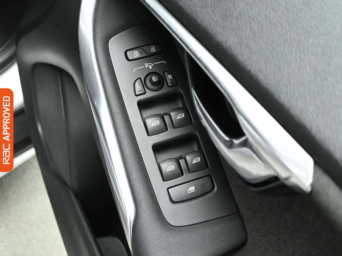 Used Volvo V40 Cross Country 2017 for sale - 76961545: Photo 21