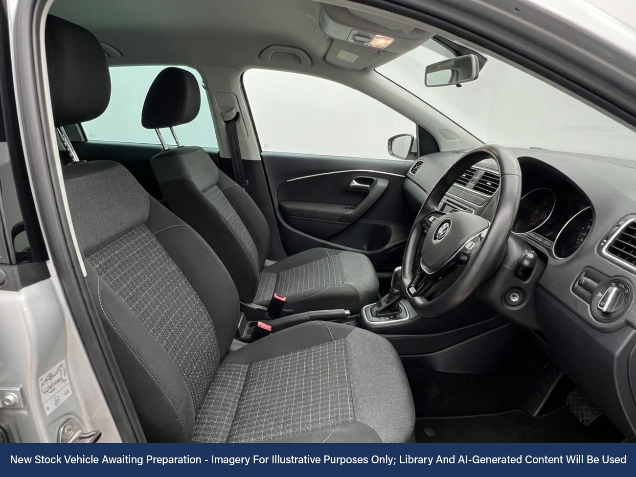 Used Volkswagen Polo 2017 for sale - 77773999: Photo 3