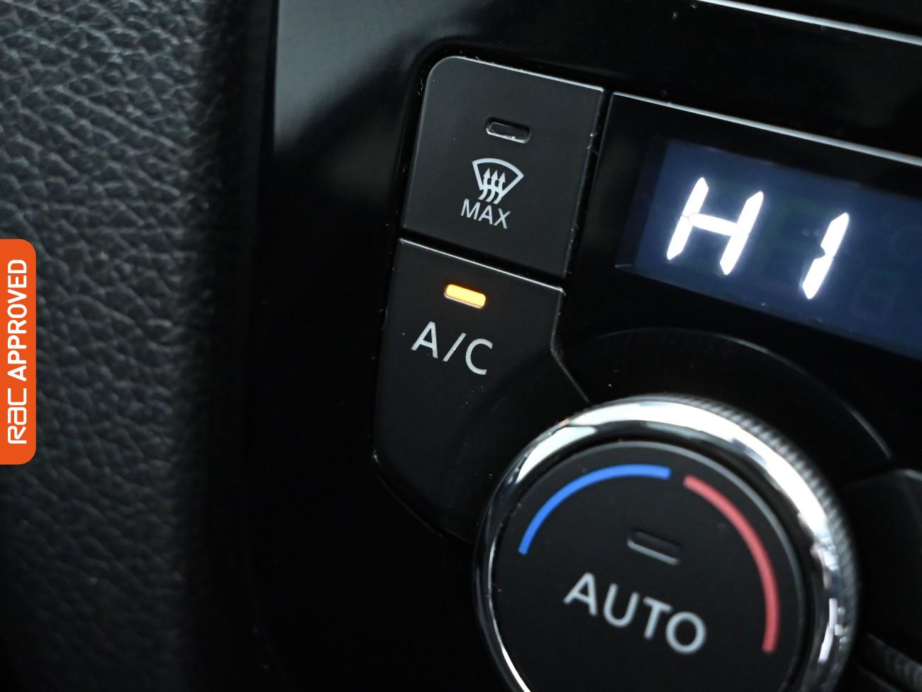 Used Nissan Qashqai 2017 for sale - 76170307: Photo 17